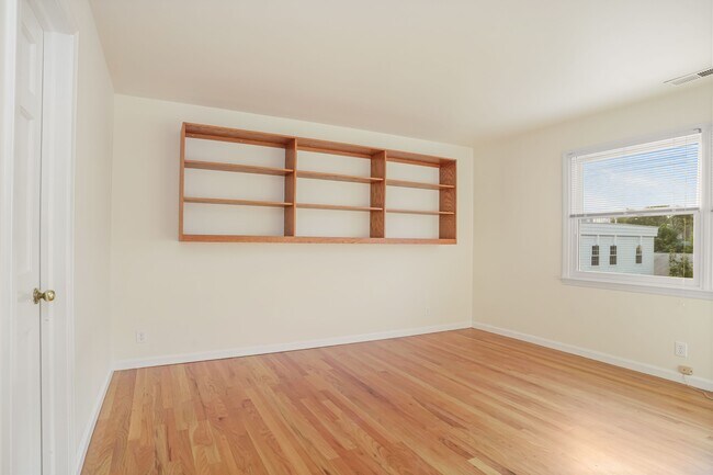 Building Photo - 52 Sherwood Pl