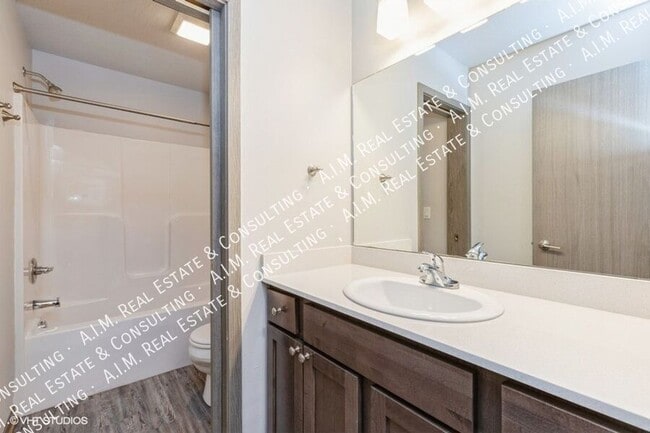 Building Photo - 4006 NW Northwood Ln