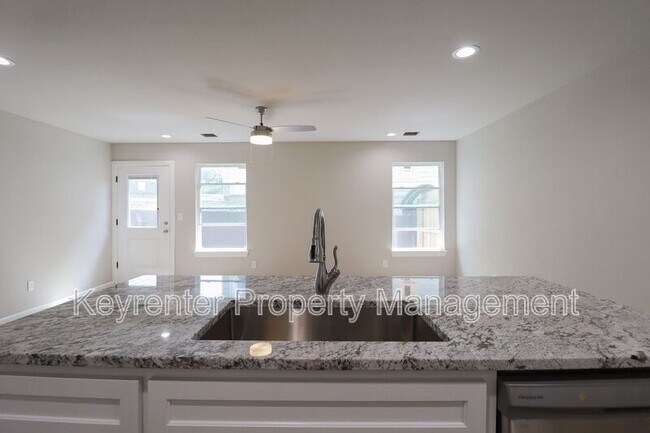 Building Photo - 214 N Cleveland Ave