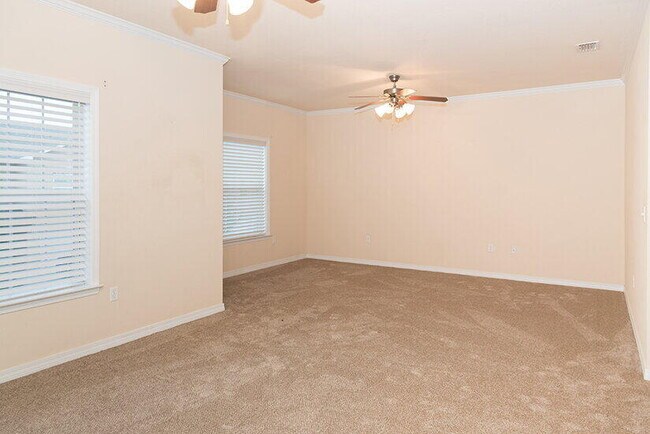 Building Photo - 1496 Bentley Cir