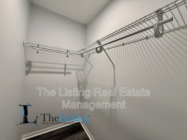 Building Photo - 2131 Ridge Rd S