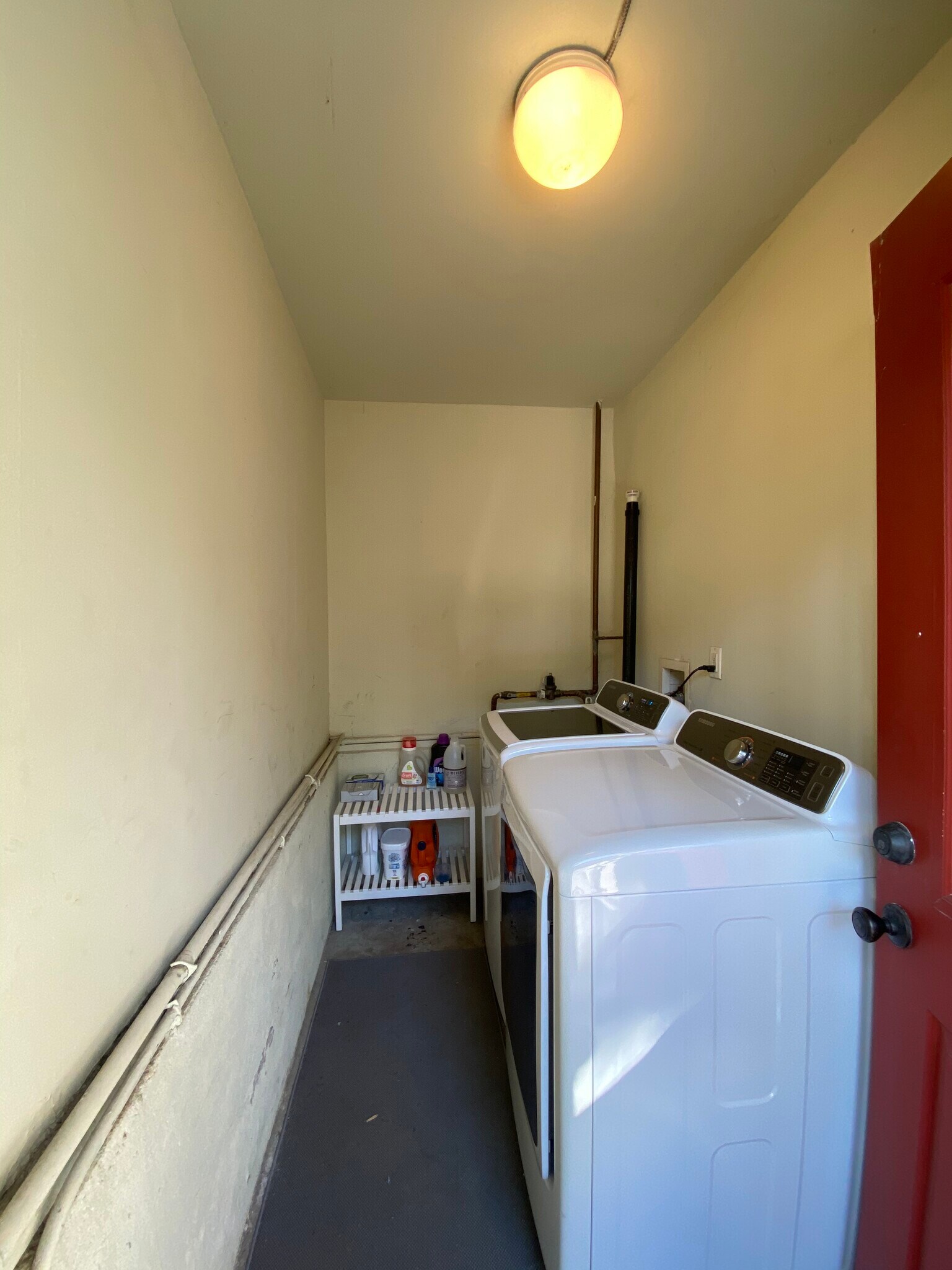 Laundry room - 3807 Tracy Street