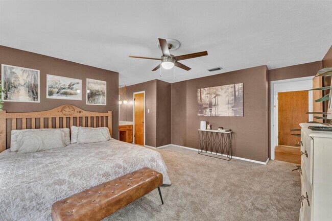 Building Photo - 400 Robin Ln