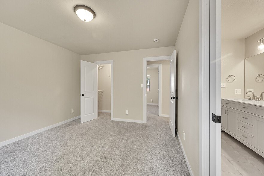 Building Photo - 2742 W 22nd Street Dr