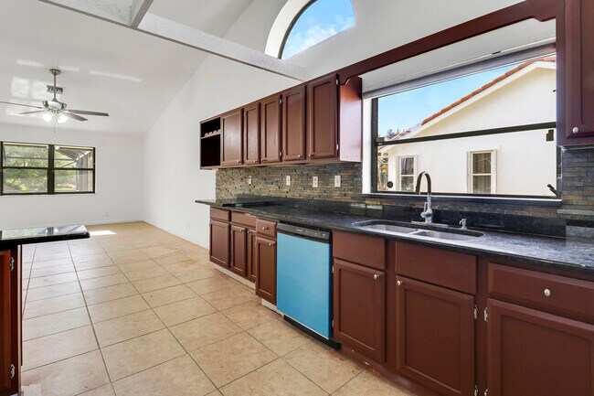 Building Photo - 14616 Autumn Ave