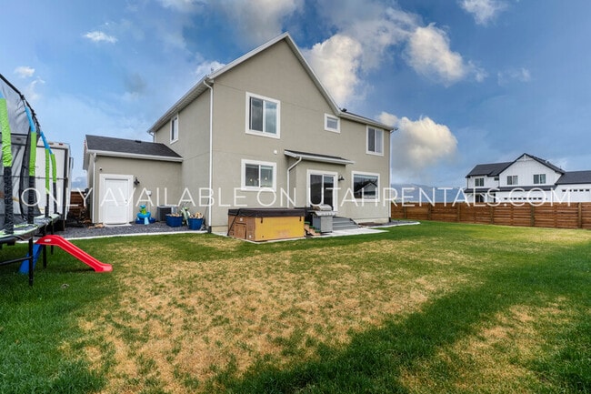 Building Photo - 2599 S 920 E