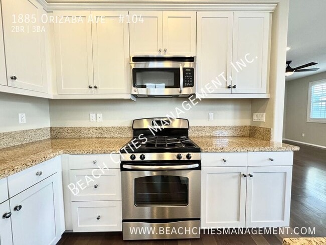 Building Photo - 1885 N Orizaba Ave