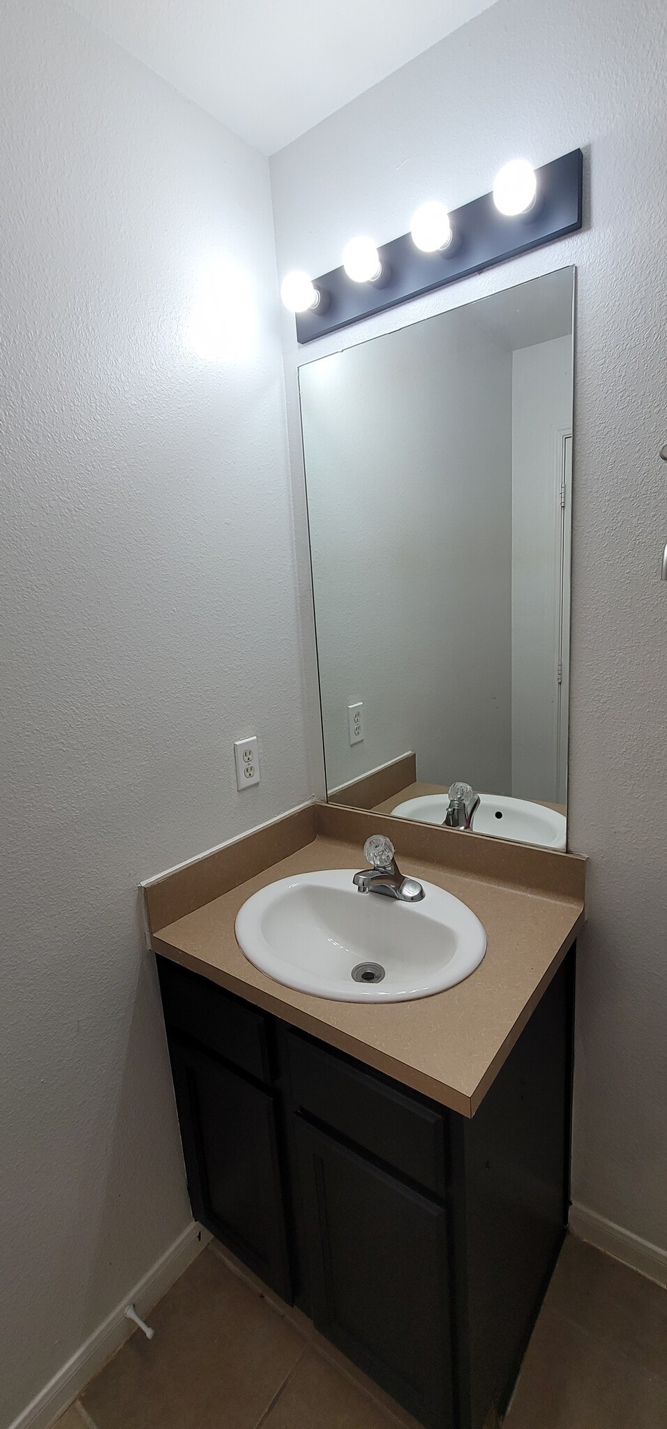 Bath - 23352 High Point St