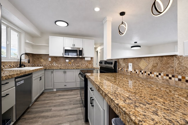 Building Photo - Fox Ridge