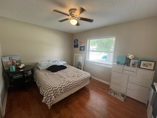 Building Photo - 5119 Ferncrest Dr