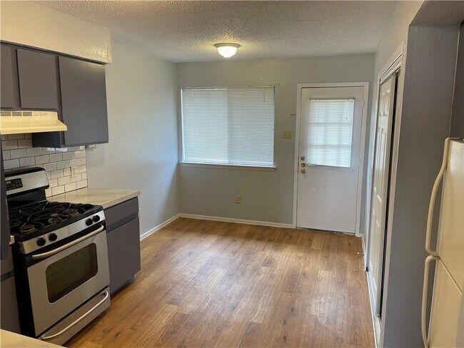 Building Photo - 105 Meteor Dr