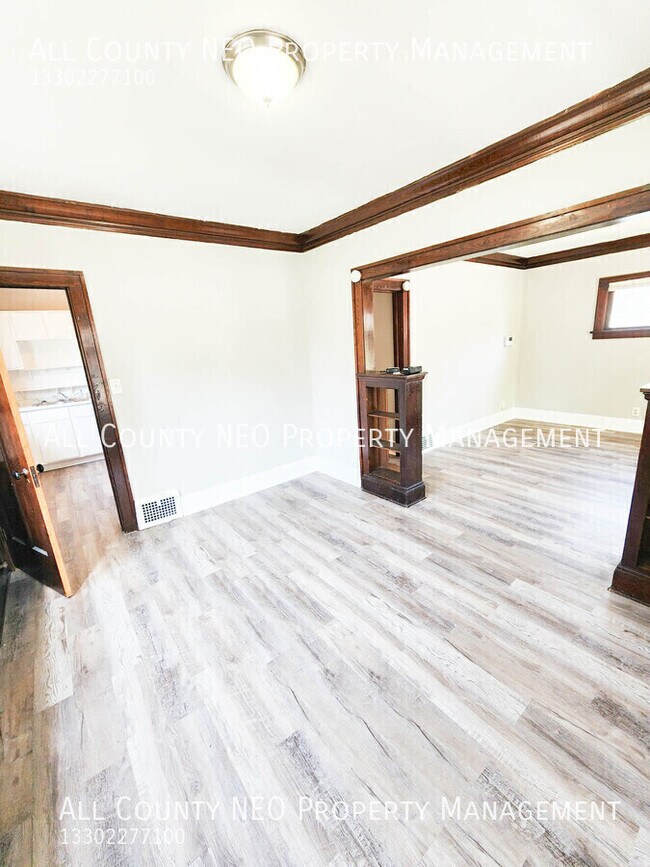 Building Photo - 3046 E 130th St