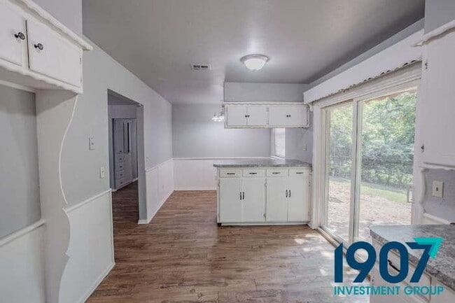 Building Photo - Charming 3-Bedroom Home in Del City - Read...