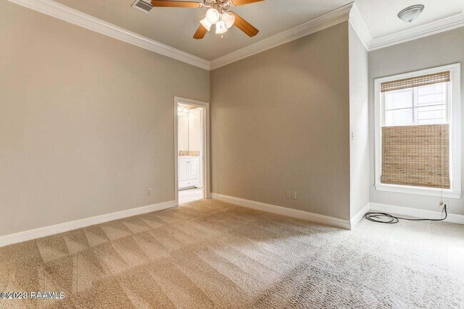 Building Photo - 121 Flagg Pl