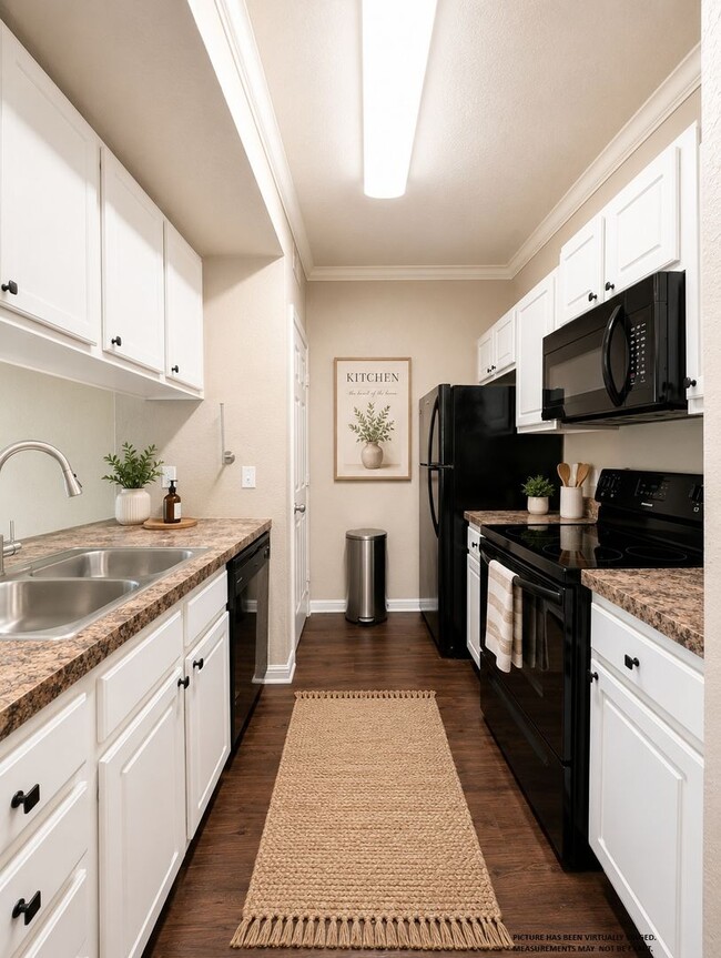Building Photo - 1x1 Updated flooring & appliances. Includes balconette & washer & dryer