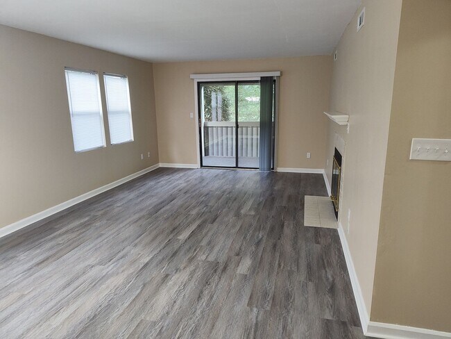 Building Photo - Well Maintained Condo Gated Community