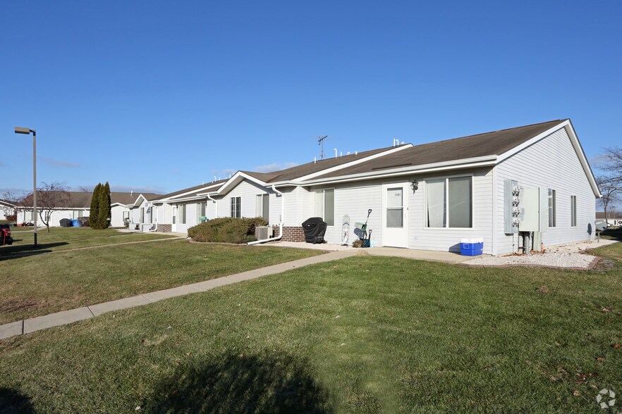 Newbury Place Apartments 8385 S Yorkshire Dr Oak Creek WI 53154