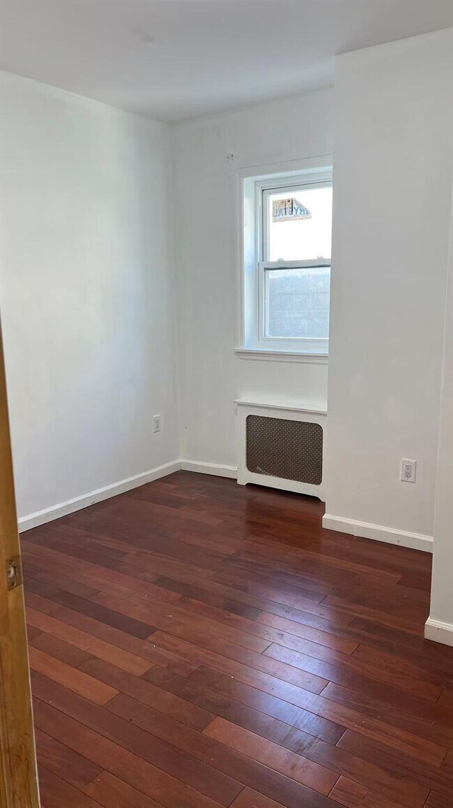 Building Photo - 132-27 57th Ave