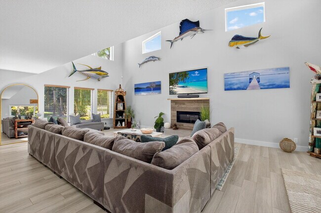 Building Photo - 6701 Hillside Ln