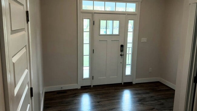 Building Photo - Country Estate Home in Ashland Area