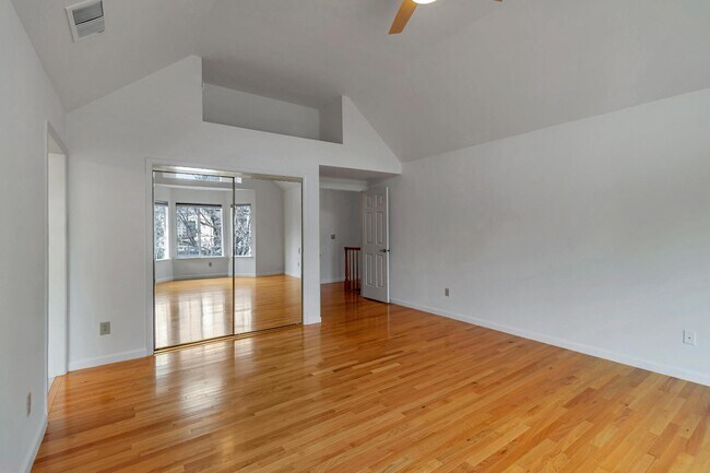 Building Photo - 302 Tadley Ct