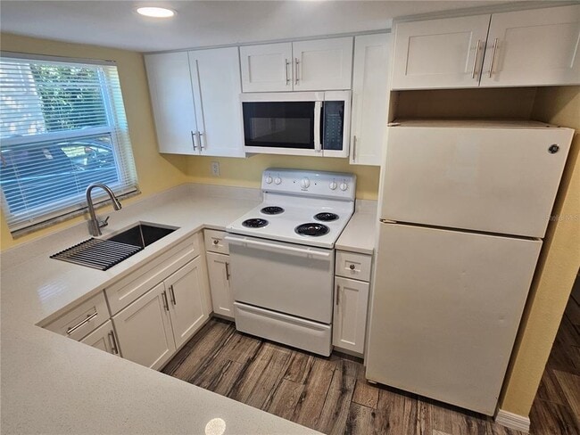 Building Photo - 2045 Alpine Rd