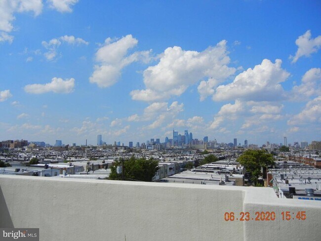 Building Photo - 2700 S 10th St