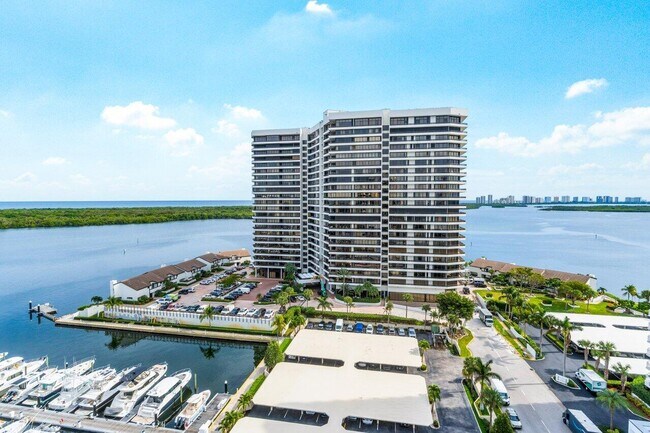 Building Photo - 108 Lakeshore Dr