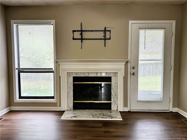 Building Photo - 1542 Londonderry Pl