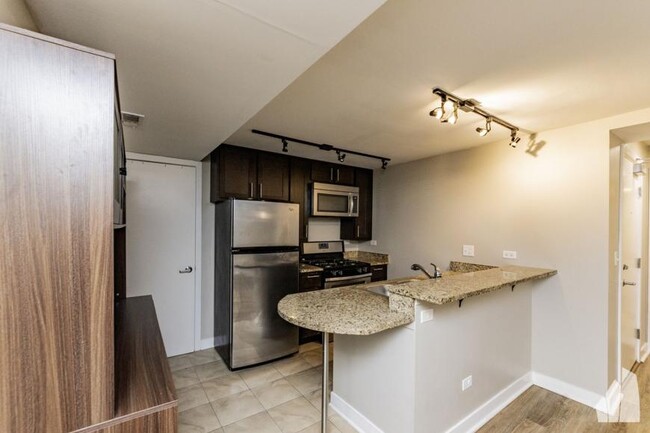 Building Photo - 1 bedroom in Chicago IL 60614