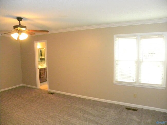 Building Photo - 102 W Lake Cir