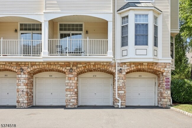 Building Photo - 618 Turlington Ct
