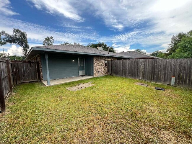 Building Photo - 1114 Willow Creek Dr