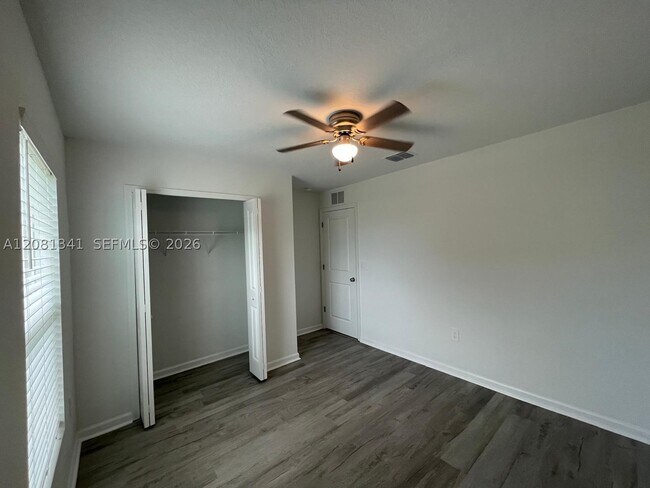 Building Photo - 2514 McKinley Dr