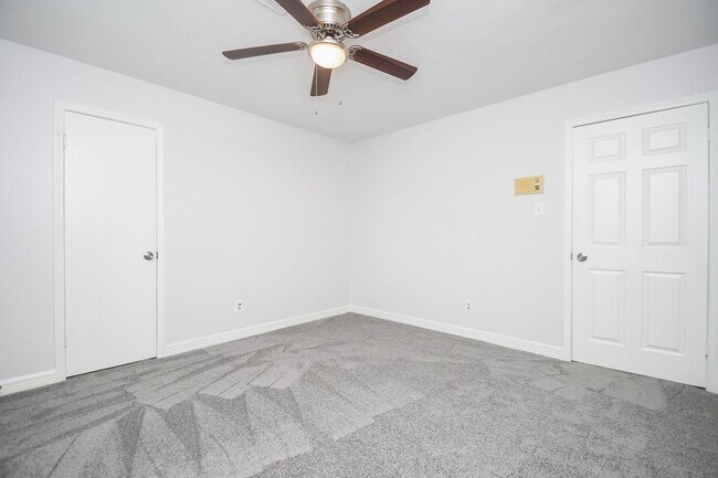 Building Photo - 10903 Shawnbrook Dr