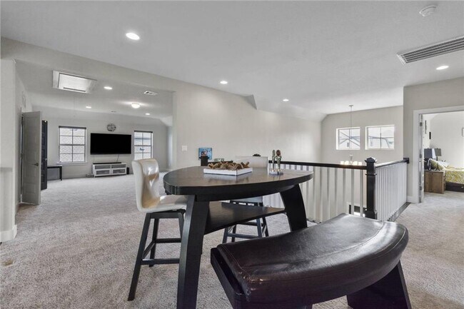 Building Photo - 820 Palamos Dr