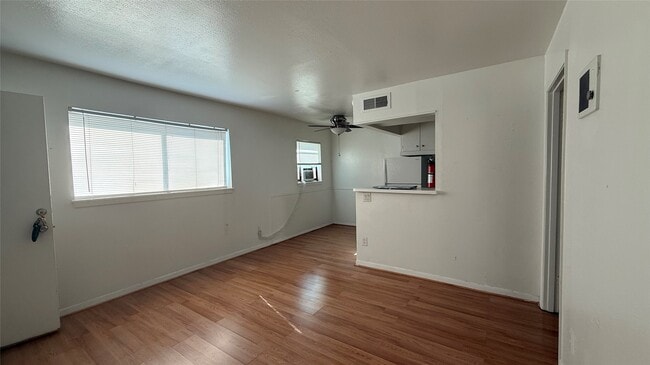 Building Photo - 1906 Binz St