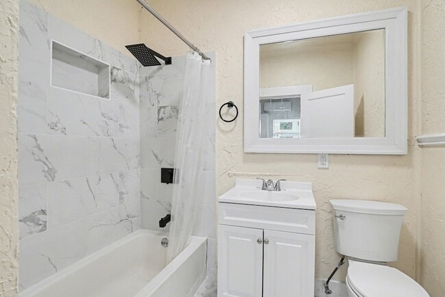 Building Photo - 4805 Belmont Ave