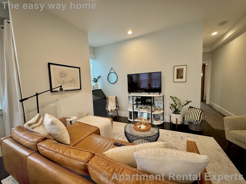 Building Photo - 75 Kinnaird St