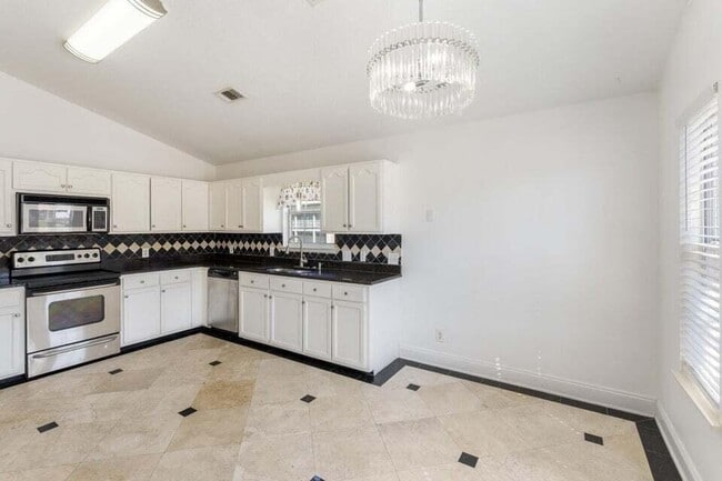 Building Photo - 27 Hidden Harbor Ln