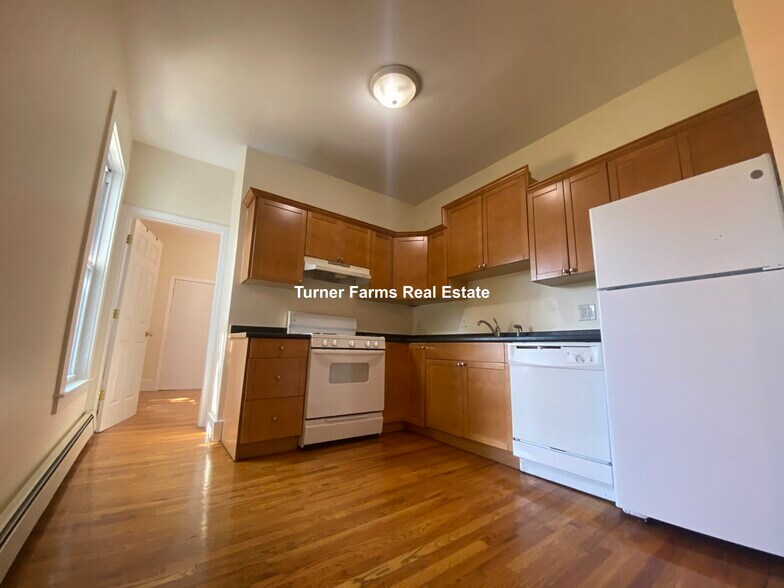 Primary Photo - 42 Florence St