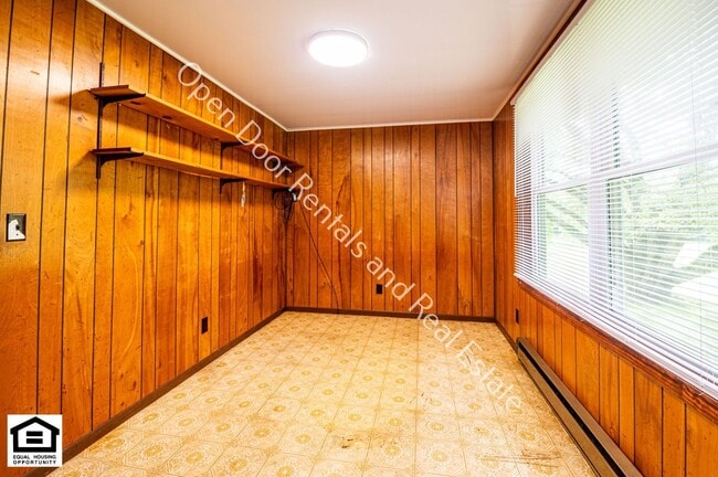 Building Photo - 1561 County Rd 00N