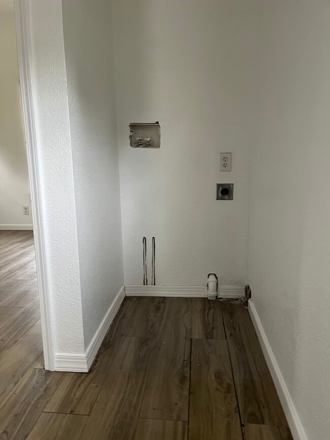 Building Photo - 211 Cookies Wy