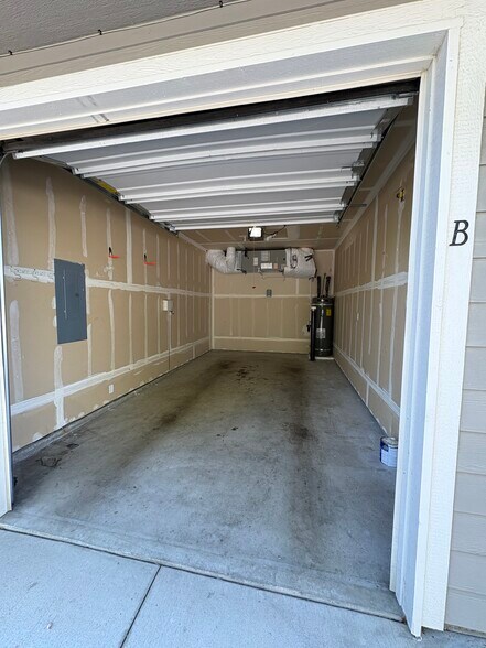 Building Photo - 1419 Springwater Ave