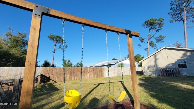 Building Photo - 1813 Arthur Ave