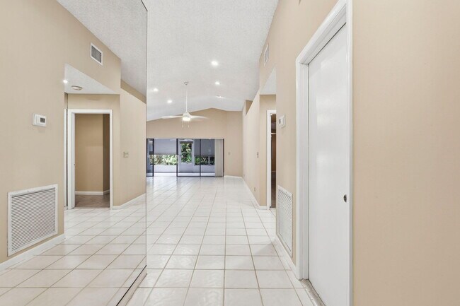 Building Photo - 6170 Bay Isles Dr