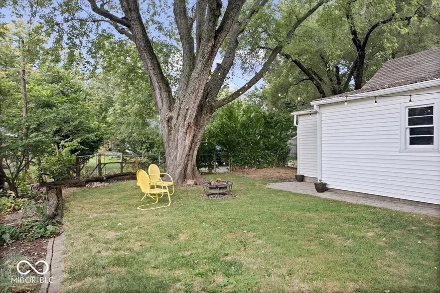 Building Photo - 636 S Broadway St