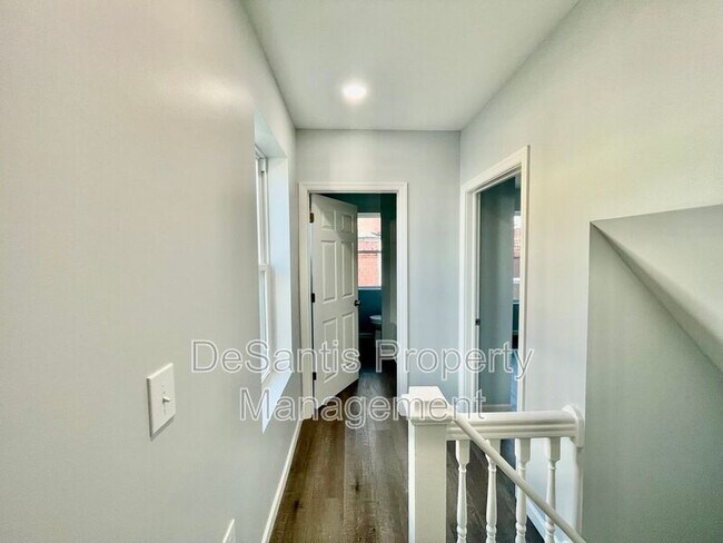 Building Photo - 2 Edith Pl