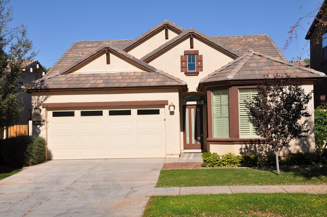 Building Photo - Beautiful Highland Groves Home