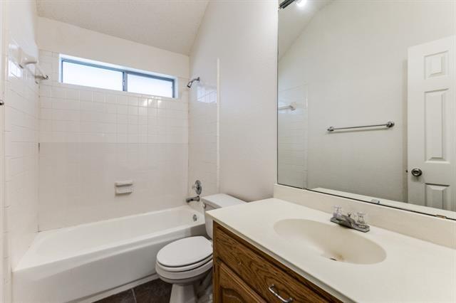 Building Photo - 917 Haverstraw Pl